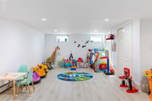 59 Arbor Ln, Huntington Station NY 11746-5129 exterior