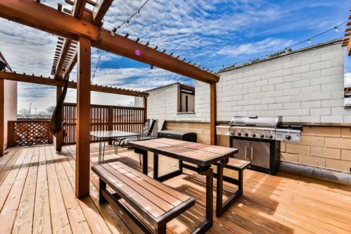 2800 Chicago Ave, Chicago, IL 60622-8500