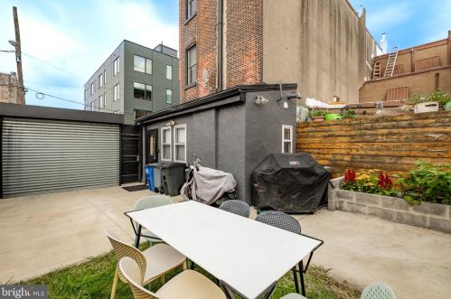 526 Girard Ave, Philadelphia PA 19130-1617 exterior