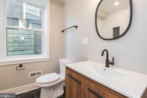 1628 Ellsworth St, Philadelphia PA 19146-2811 exterior