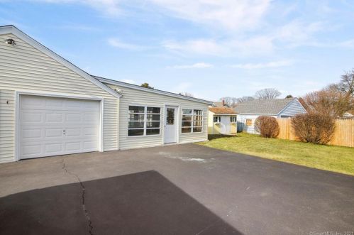 70 Kohary Dr, Milford CT 06460-4949 exterior