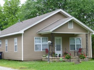 1123 Beverly St, Ada, OK 74820-4048