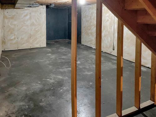 806 Thompson Dr, Madison WI 53704-7859 exterior