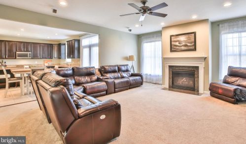 16609 Fox Chase Ct, Leesburg VA 20176-7845 exterior