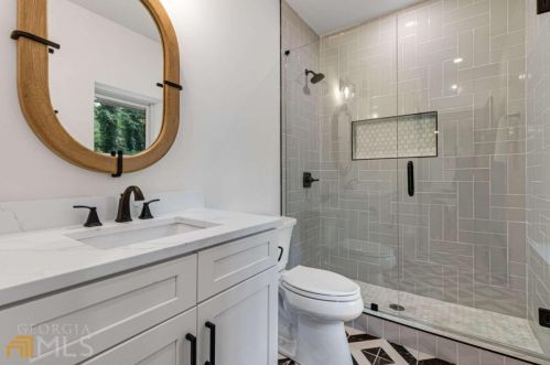 6160 Heards Creek Dr, Atlanta GA  30328-3635 exterior