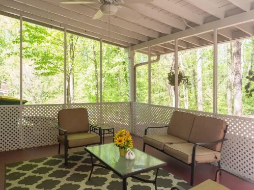 5625 Colton Dr, Atlanta GA 30342-1303 exterior