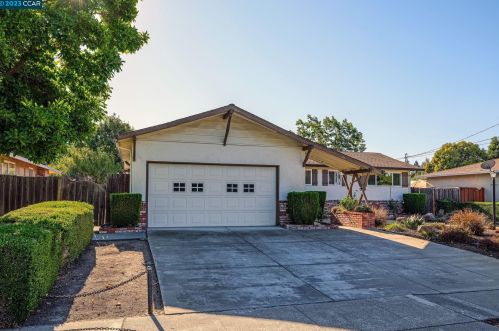 3948 Majestic Dr, Concord CA  94519-1214 exterior