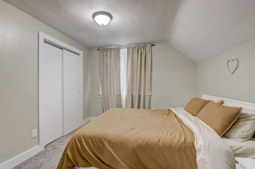 514 64, Milwaukee WI 53213-4050 exterior