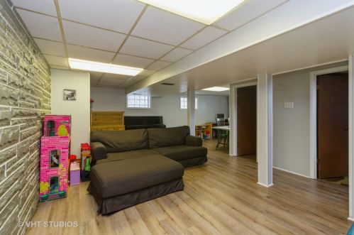 10500 Kedzie Ave, Chicago IL 60659-1309 exterior