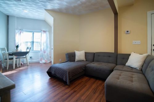 1883 Smith St, Providence RI 02908-1822 exterior