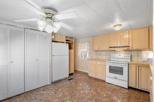 451 New Zealand Rd, Seabrook NH 03874-4113 exterior