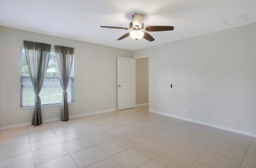 334 Whitmore Dr, Fort Pierce FL 34984-4529 exterior