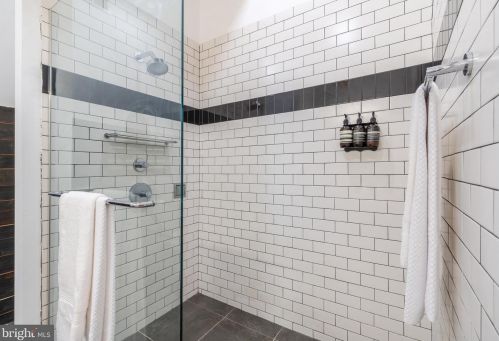 2218 Emerald St, Philadelphia PA 19134-2505 exterior