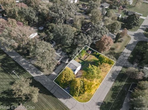 2475 Culbertson Ave, Rochester, MI 48307-4609