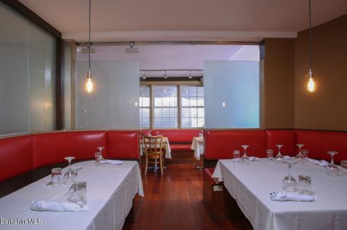 15 Franklin St, Lenox MA 01240-2304 exterior