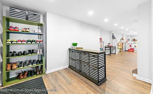 284 Pelican Rd, Middletown NJ 07748-3040 exterior