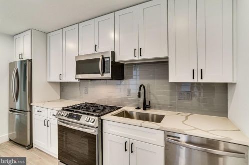 646 Newton Pl, Washington, DC 20010-1736