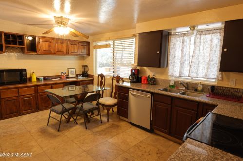 10700 Tanque Verde Rd, Tucson AZ 85749-9611 exterior