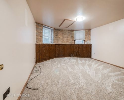 900 Margate Ter, Chicago IL 60640-3824 exterior