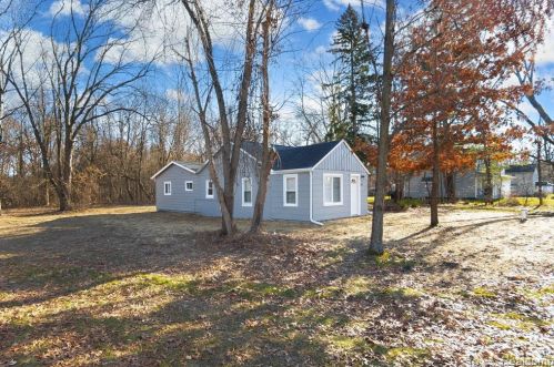 5604 Blackmoor St, Commerce Township MI  48382-3220 exterior