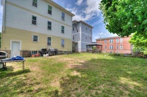 43 5 Ave, Woonsocket RI 02895-5019 exterior