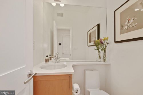 1221 T St, Washington DC 20009-7535 exterior