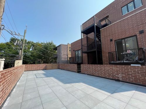 2004 Addison St, Chicago IL  60618-6102 exterior