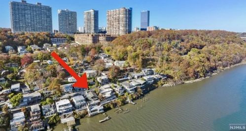 23 Shr Rd, Edgewater NJ 07020-1519 exterior