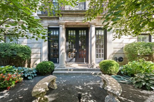 340 Barry Ave, Chicago, IL 60657-5626