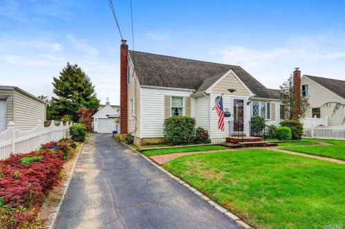 520 17 St, Babylon NY 11704-2634 exterior