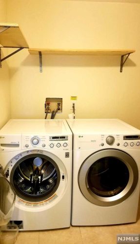 620 Plum Ter, Mahwah NJ  07430-3441 exterior