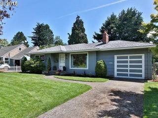 320 114th Ave, Portland, OR 97220-2328