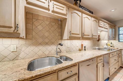 4016 Hackmore Loop, Irving TX 75061-6118 exterior