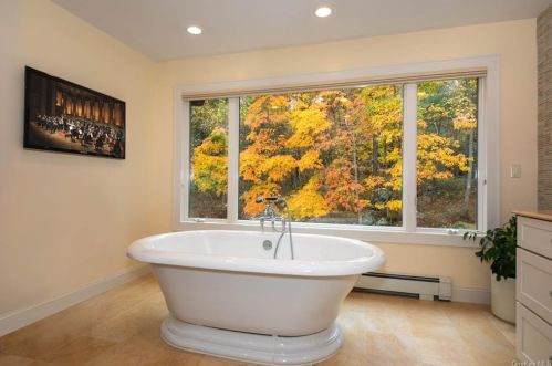 13 Hemlock Holw Rd, Armonk NY 10504-3010 exterior