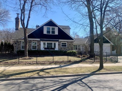 301 Carlisle Ave, Milwaukee, WI 53217-4827