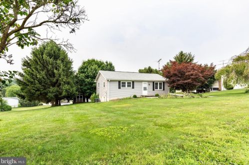 67 Lee Ann Ct, Hanover, PA 17331-9560