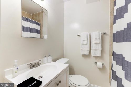 916 19 St, Washington DC 20002-4085 exterior