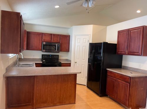 7732 Briar Dr, Taylorsville UT 84084-2810 exterior