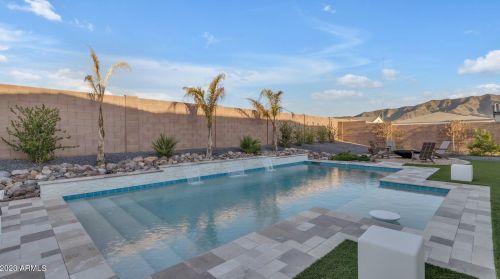 8513 22 Dr, Phoenix AZ 85041-7712 exterior