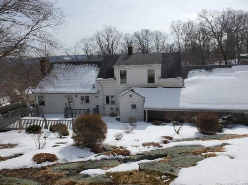 4 Kulas Ter, Seymour CT 06483-2715 exterior