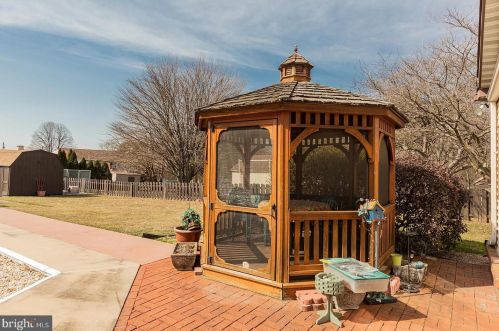 140 Longfellow Dr, Lancaster PA 17602-4048 exterior