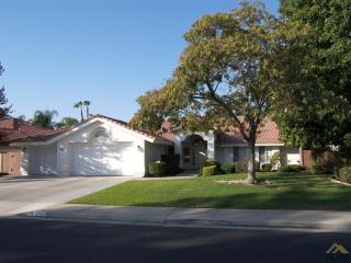 1601 Fieldspring Dr, Bakersfield CA  93311-3542 exterior