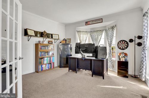 1942 Oak Hills Dr, Hanover PA 17331-9441 exterior