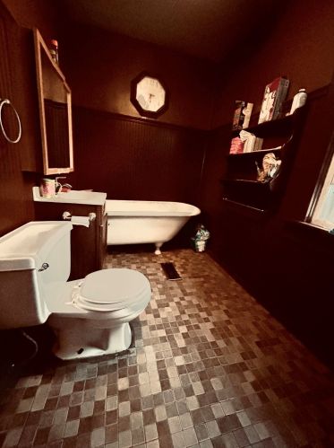 1261 36, Milwaukee WI 53215-1437 exterior