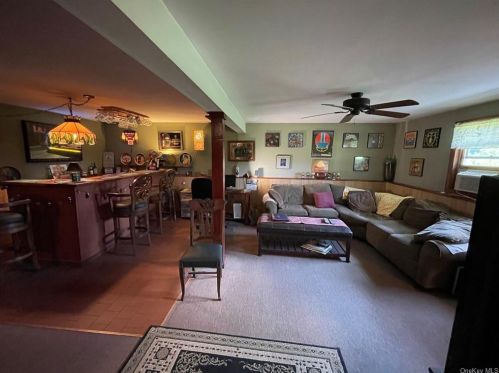 1065 Dolsontown Rd, Middletown NY 10940-4749 exterior