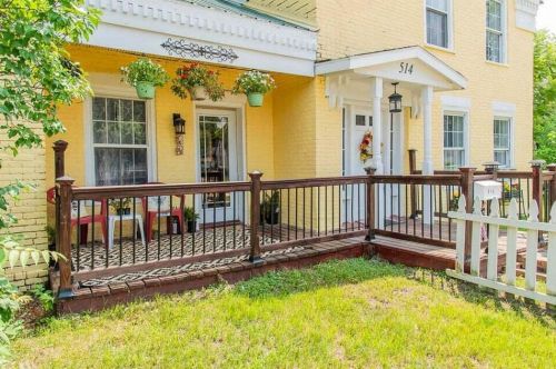 514 Kalamazoo St, Paw Paw MI 49079-1130 exterior