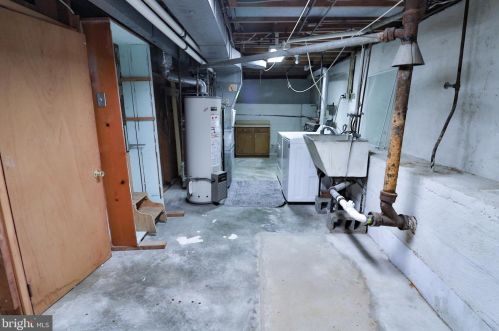 1201 Clagett Dr, Rockville MD 20851-2116 exterior