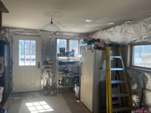 6 Pleasant Ln, Poughkeepsie NY 12603-5628 exterior