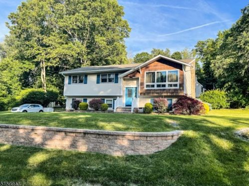 10 Manu Trl, Andover NJ  07821-3305 exterior