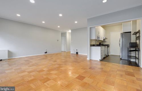 10201 Grosvenor Pl, Rockville MD  20852-4600 exterior